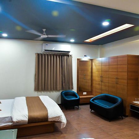 Hotel Ashooka Inn Гандинагар Экстерьер фото