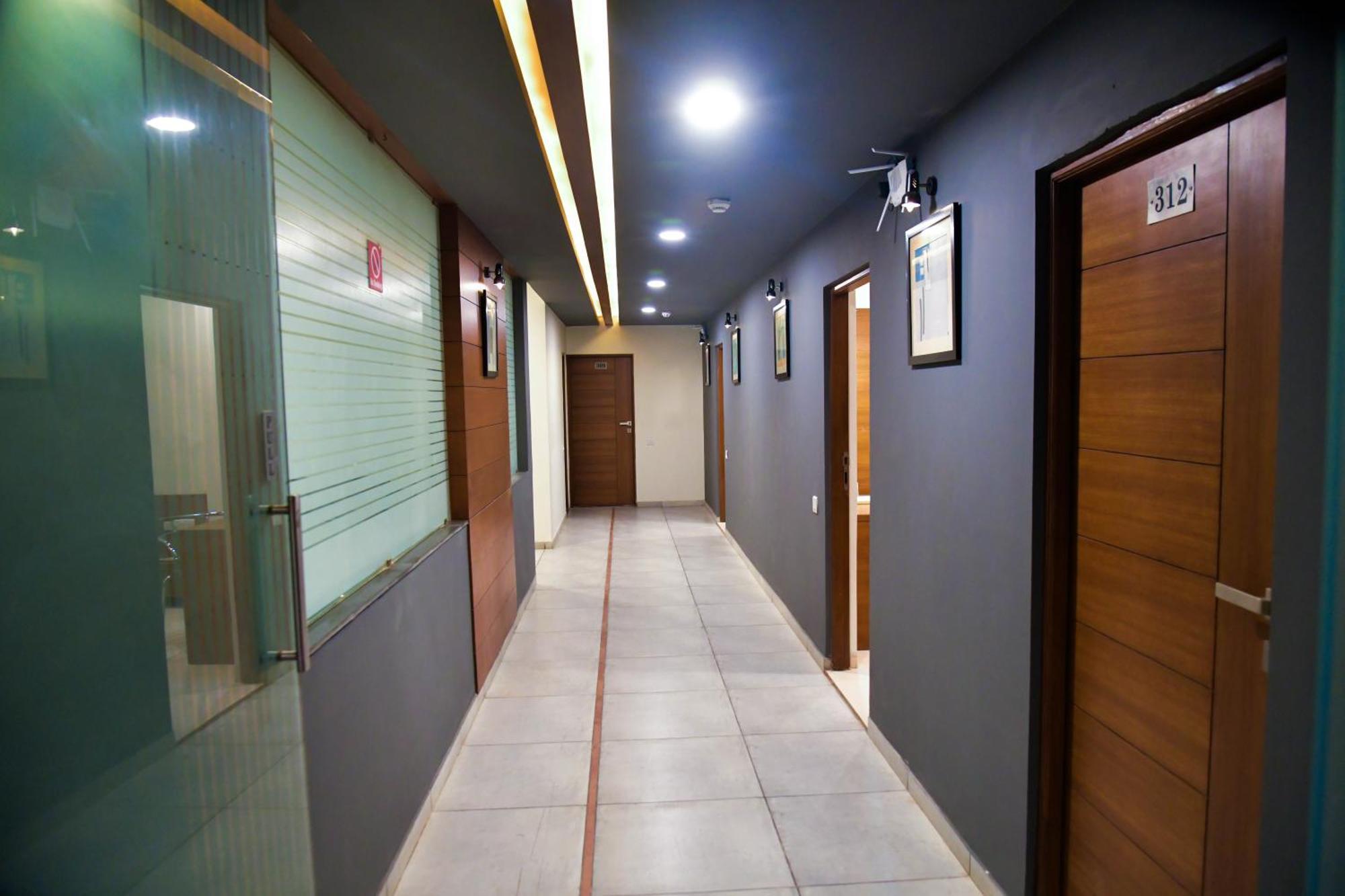 Hotel Ashooka Inn Гандинагар Экстерьер фото