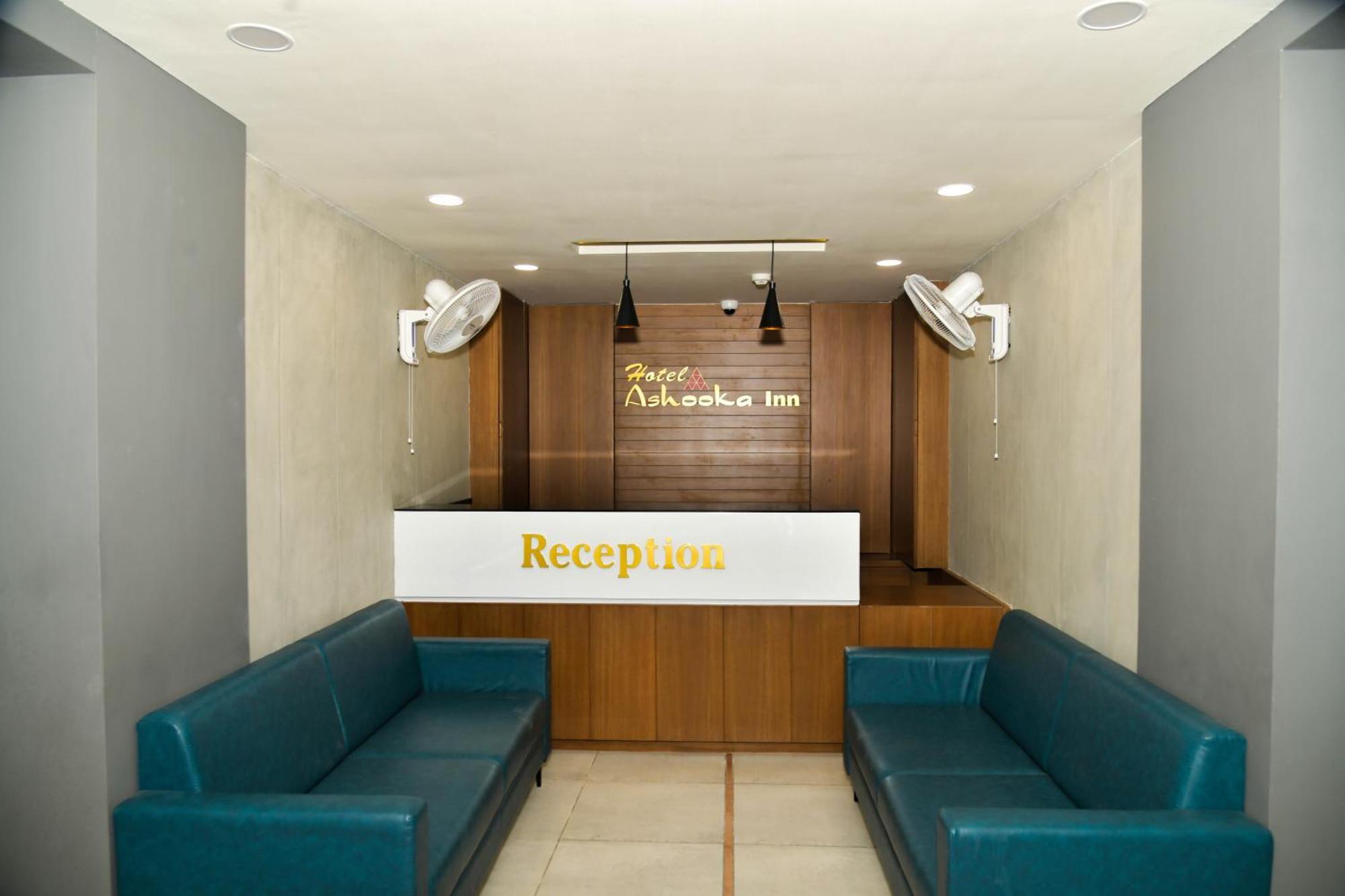 Hotel Ashooka Inn Гандинагар Экстерьер фото