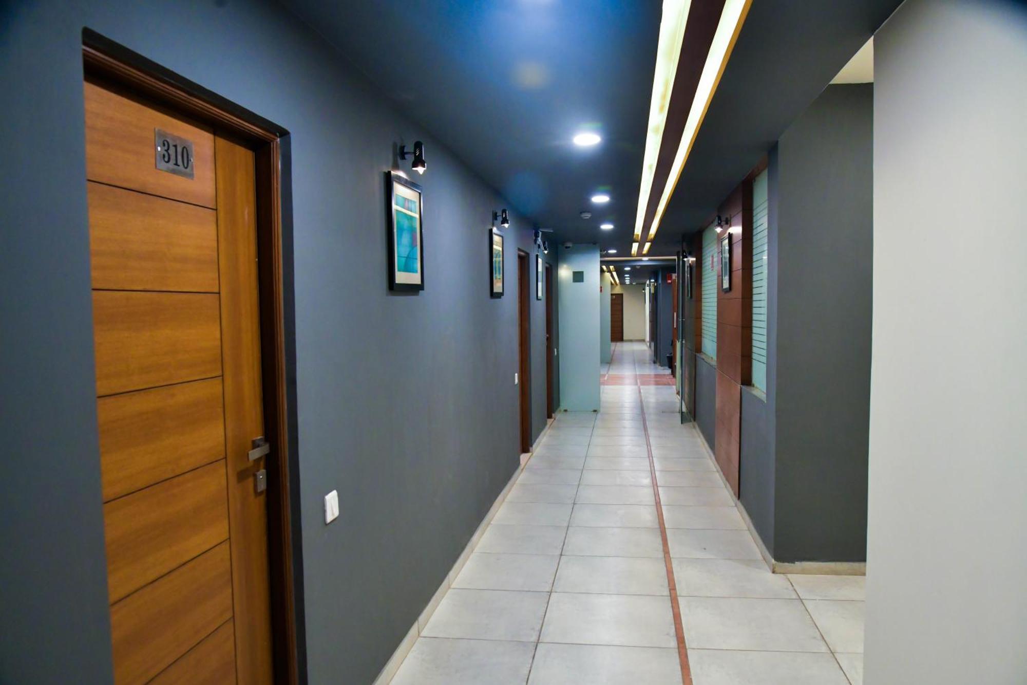 Hotel Ashooka Inn Гандинагар Экстерьер фото