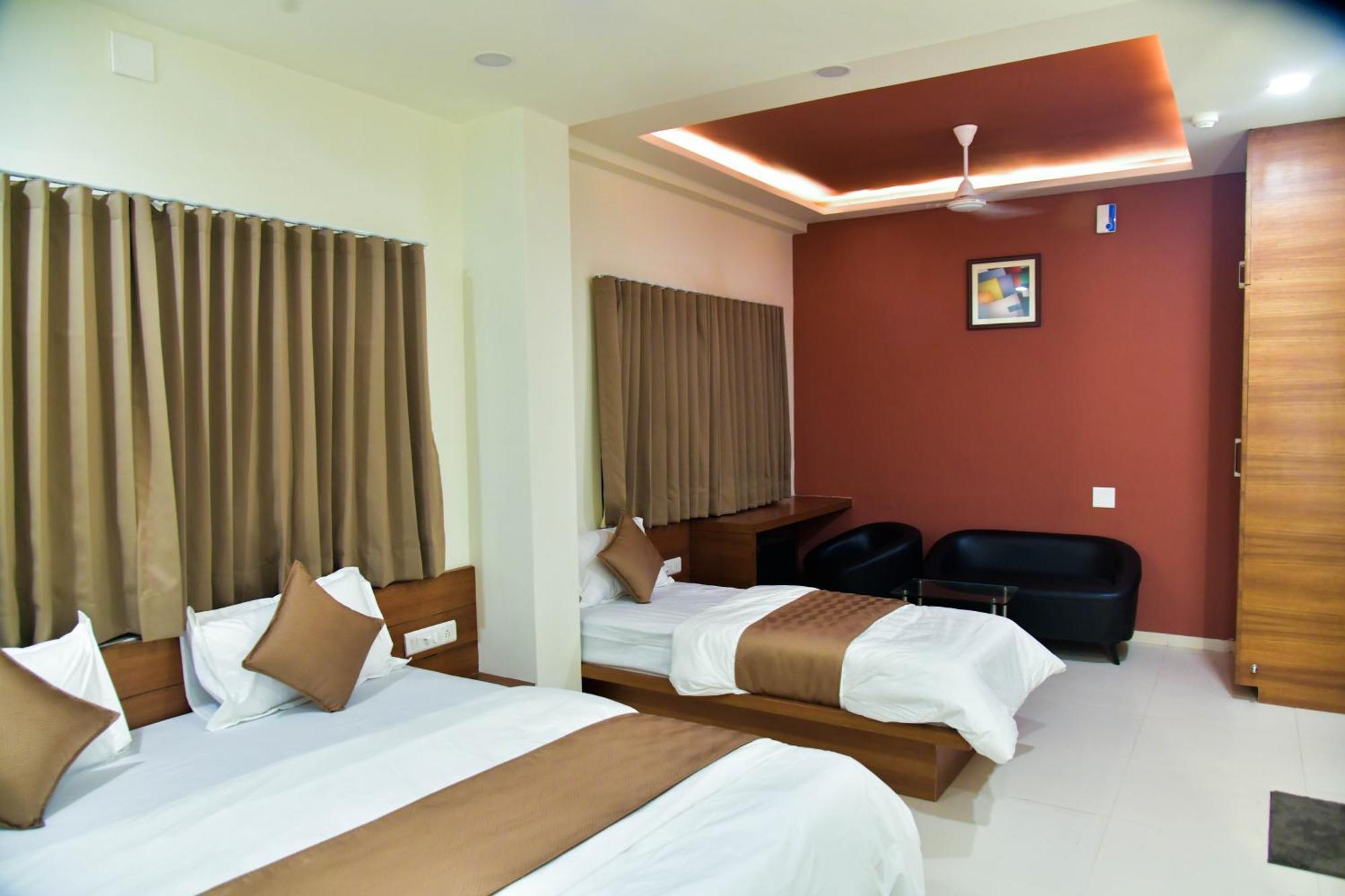 Hotel Ashooka Inn Гандинагар Экстерьер фото