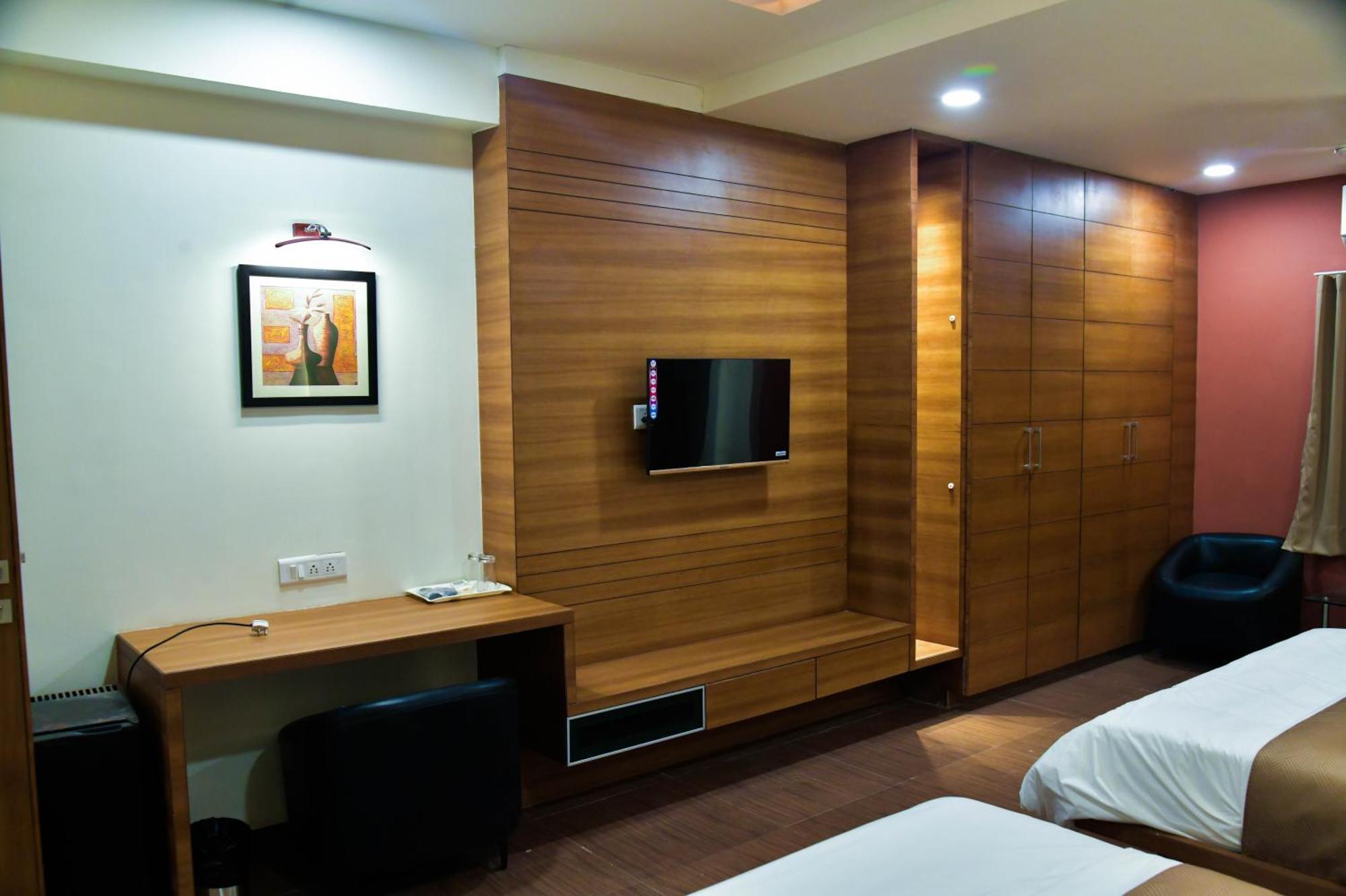 Hotel Ashooka Inn Гандинагар Экстерьер фото
