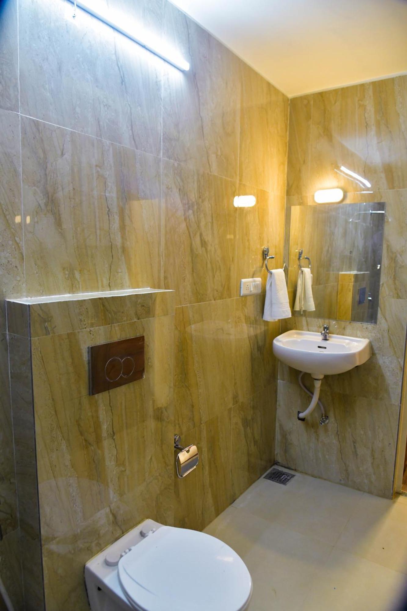 Hotel Ashooka Inn Гандинагар Экстерьер фото