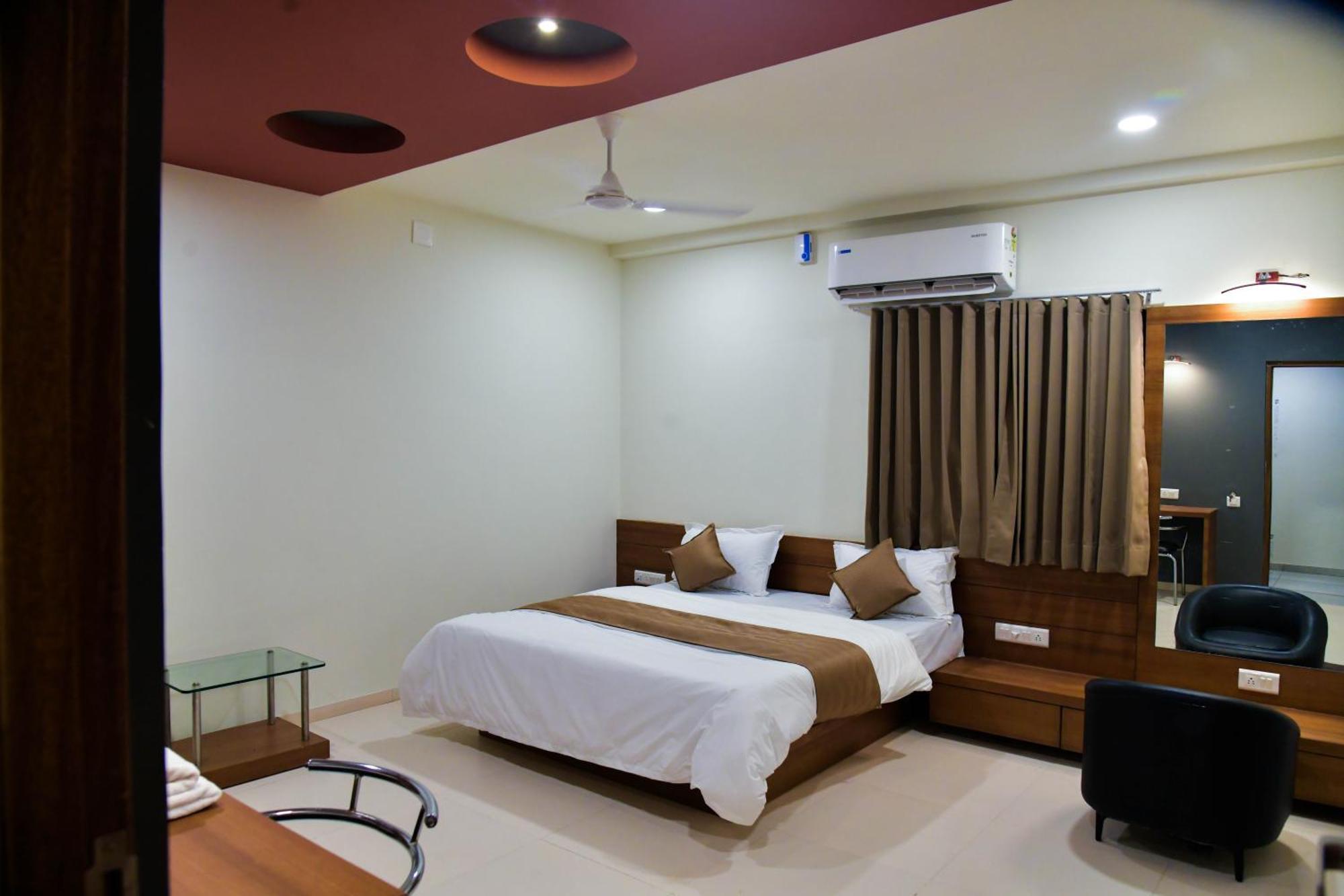 Hotel Ashooka Inn Гандинагар Экстерьер фото